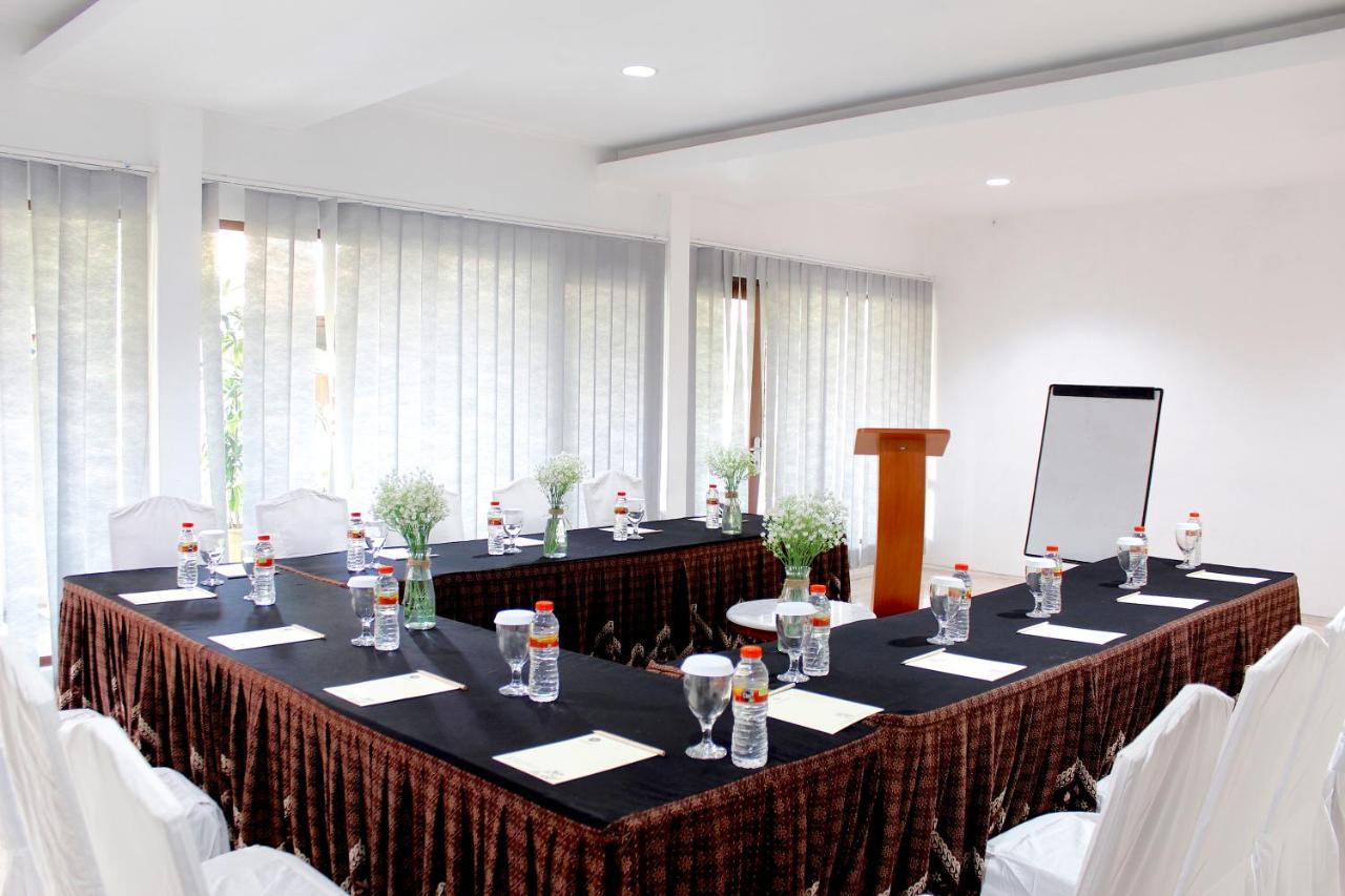 The Cakra Hotel Denpasar Extérieur photo
