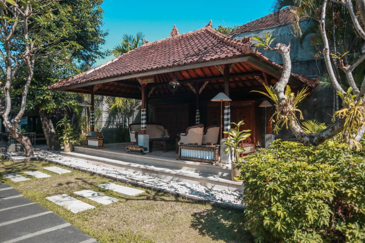 The Cakra Hotel Denpasar Extérieur photo