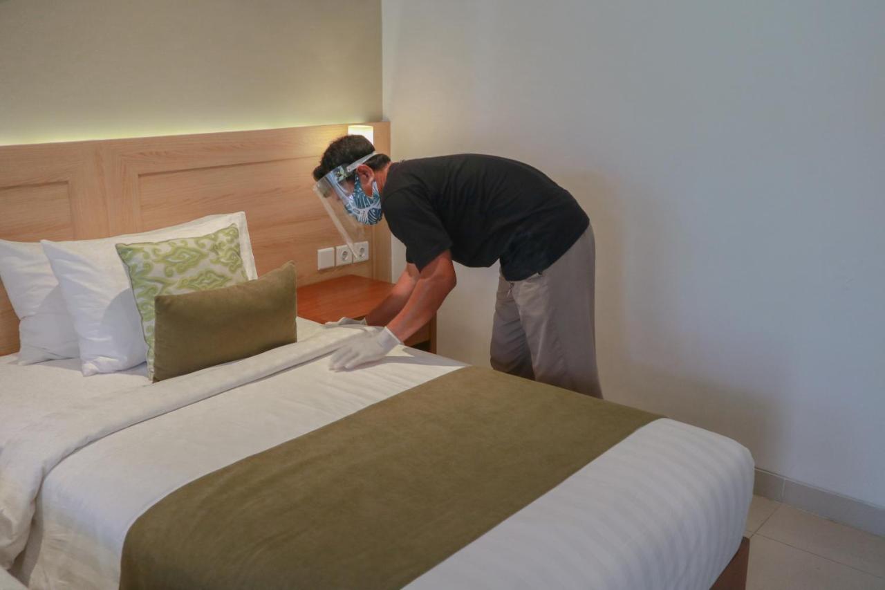 The Cakra Hotel Denpasar Extérieur photo