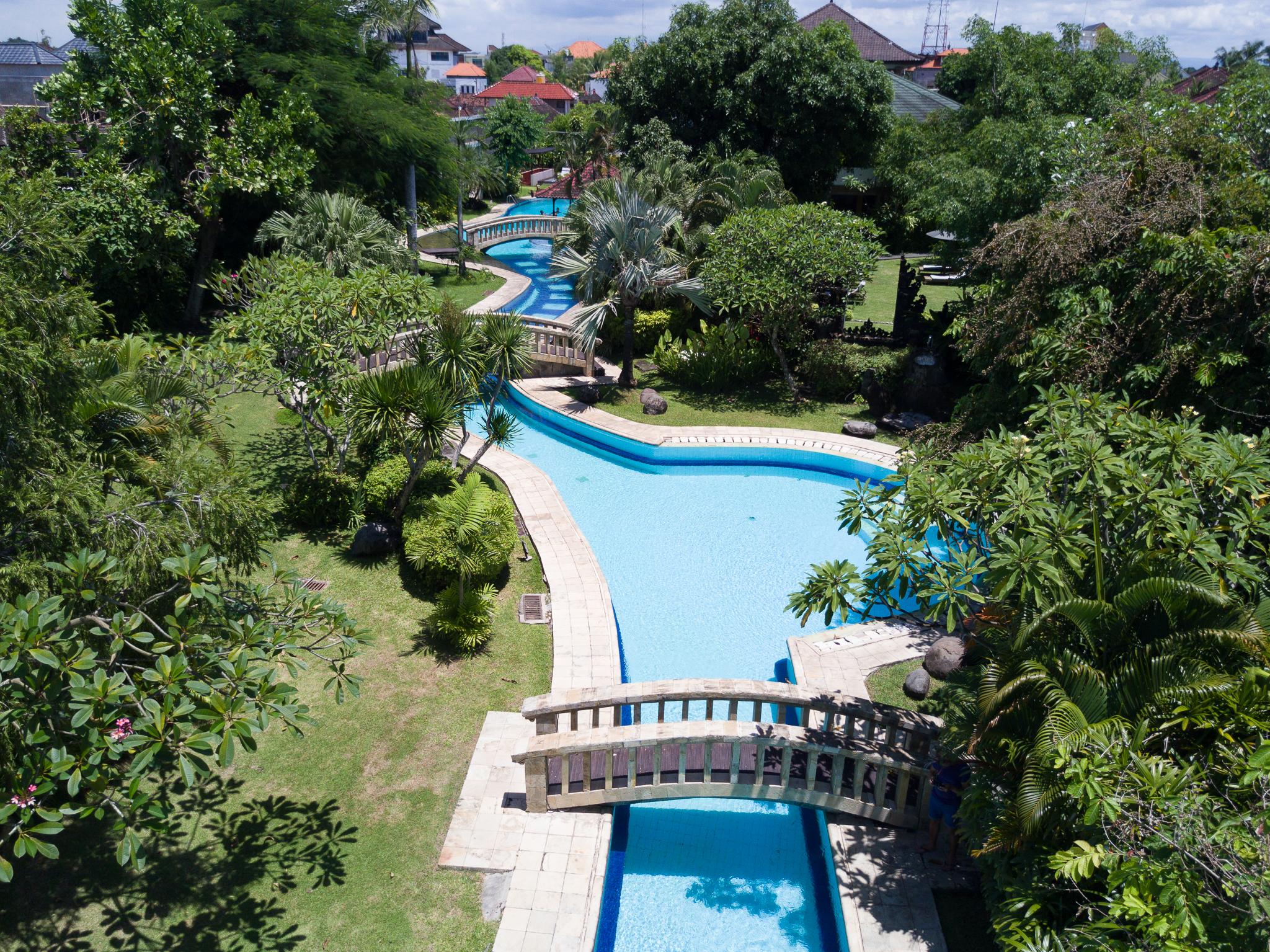 The Cakra Hotel Denpasar Extérieur photo