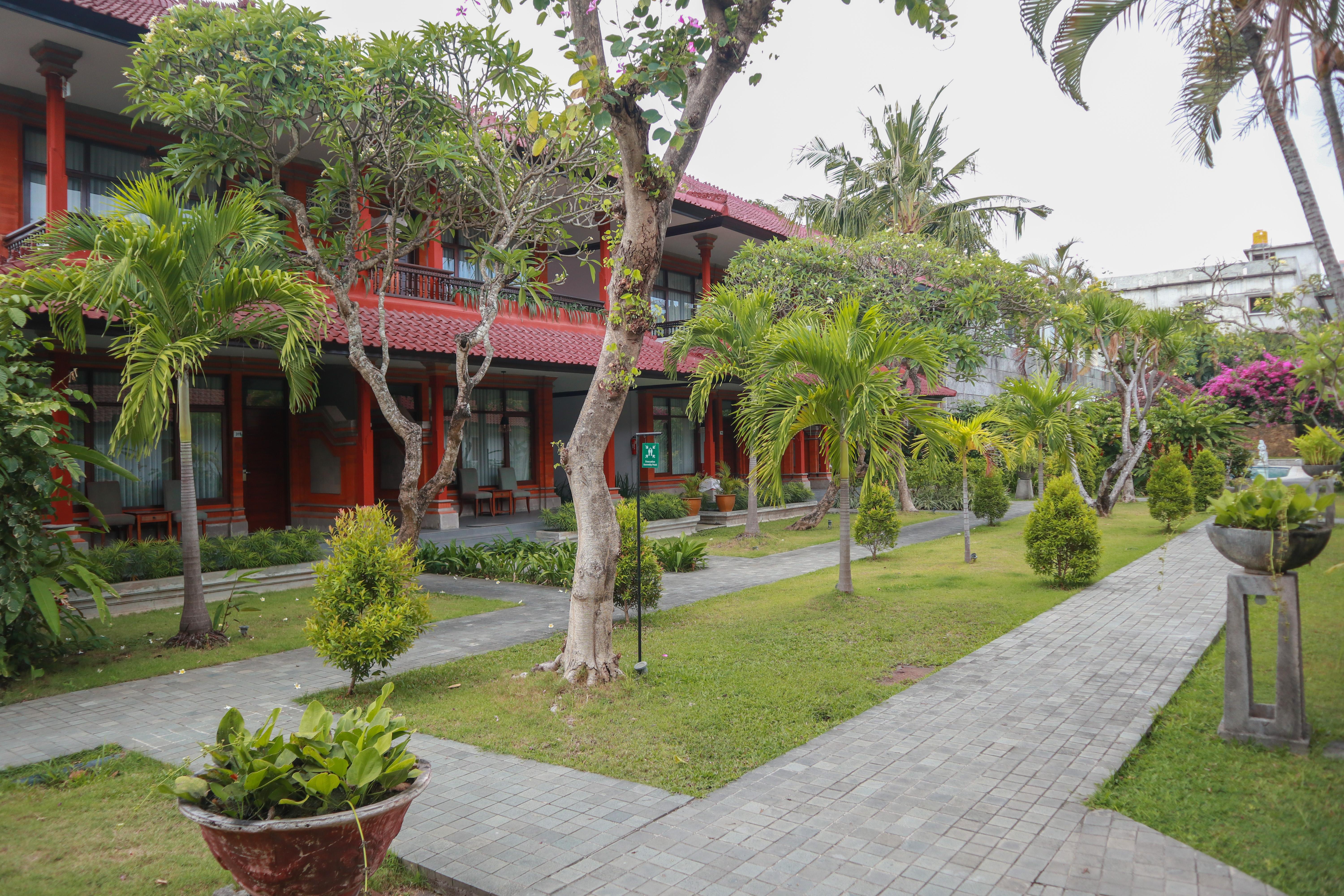 The Cakra Hotel Denpasar Extérieur photo