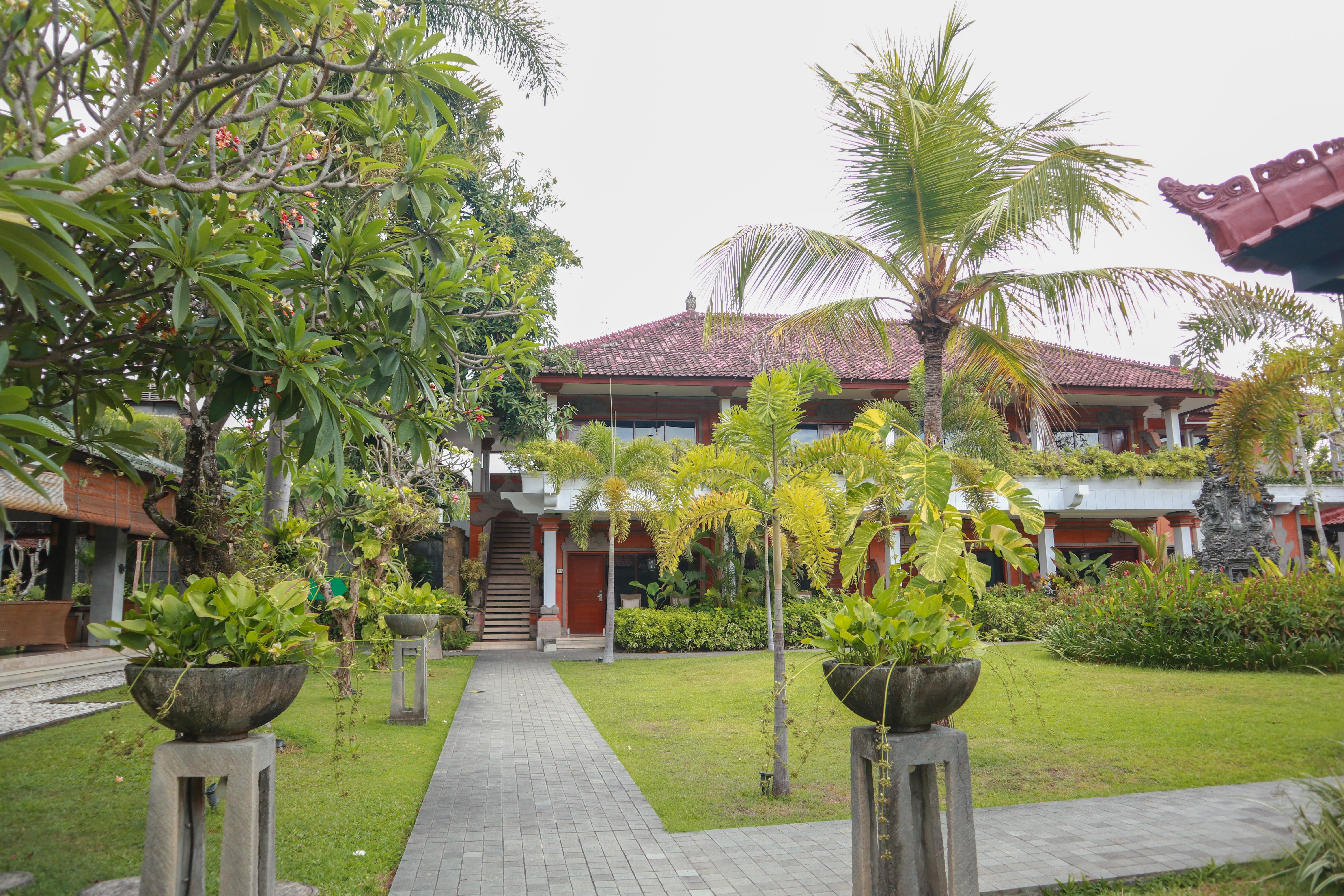 The Cakra Hotel Denpasar Extérieur photo