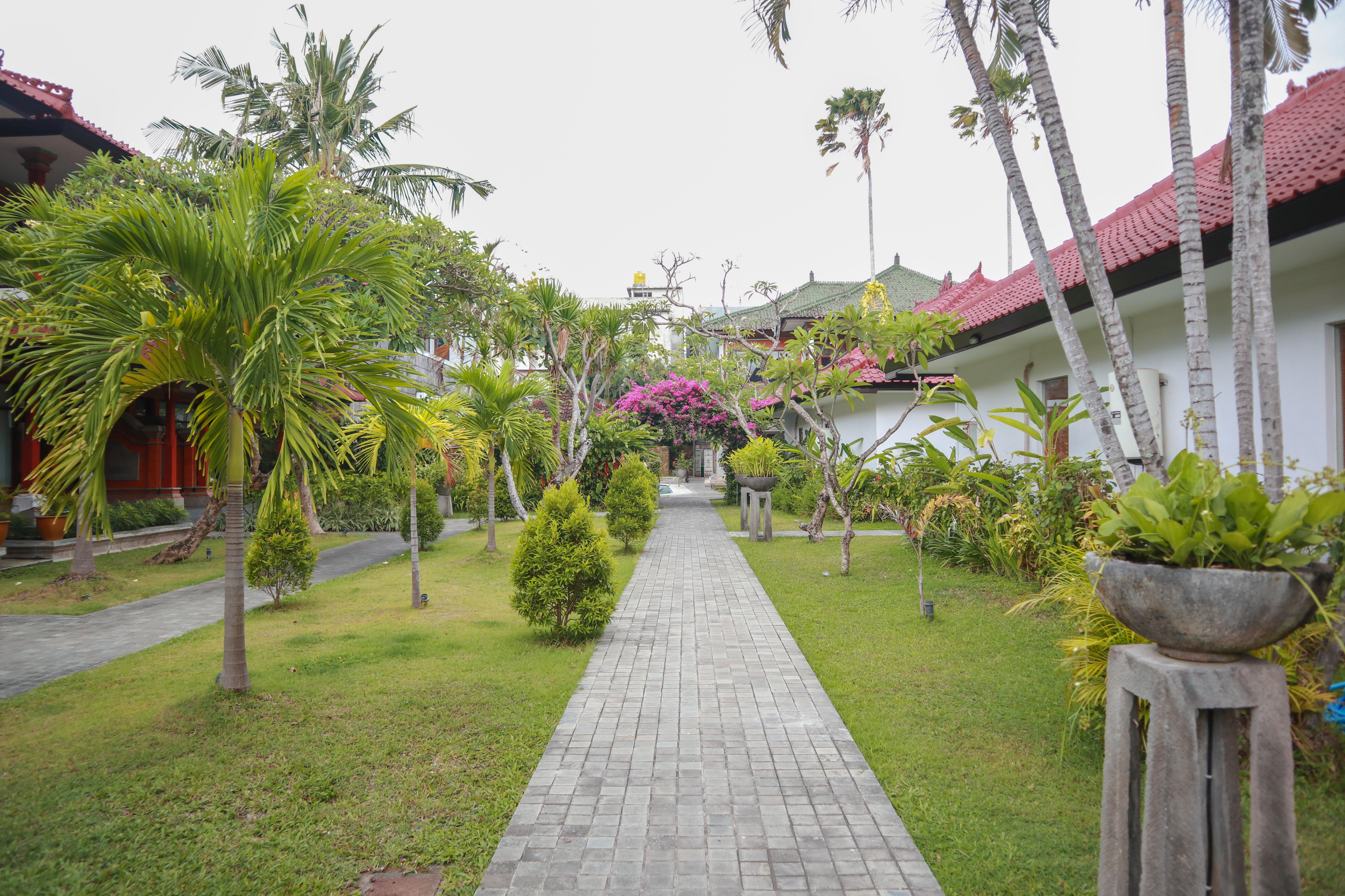The Cakra Hotel Denpasar Extérieur photo