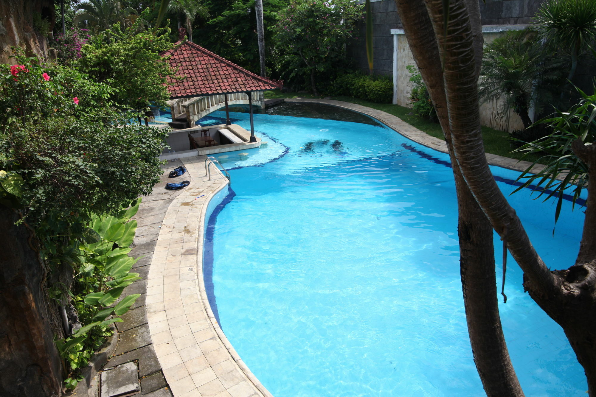 The Cakra Hotel Denpasar Extérieur photo
