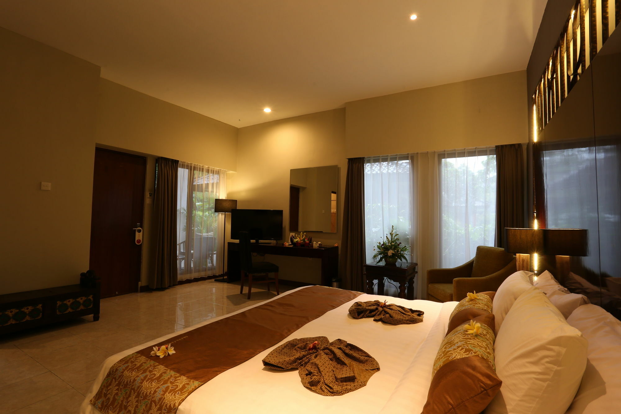 The Cakra Hotel Denpasar Extérieur photo