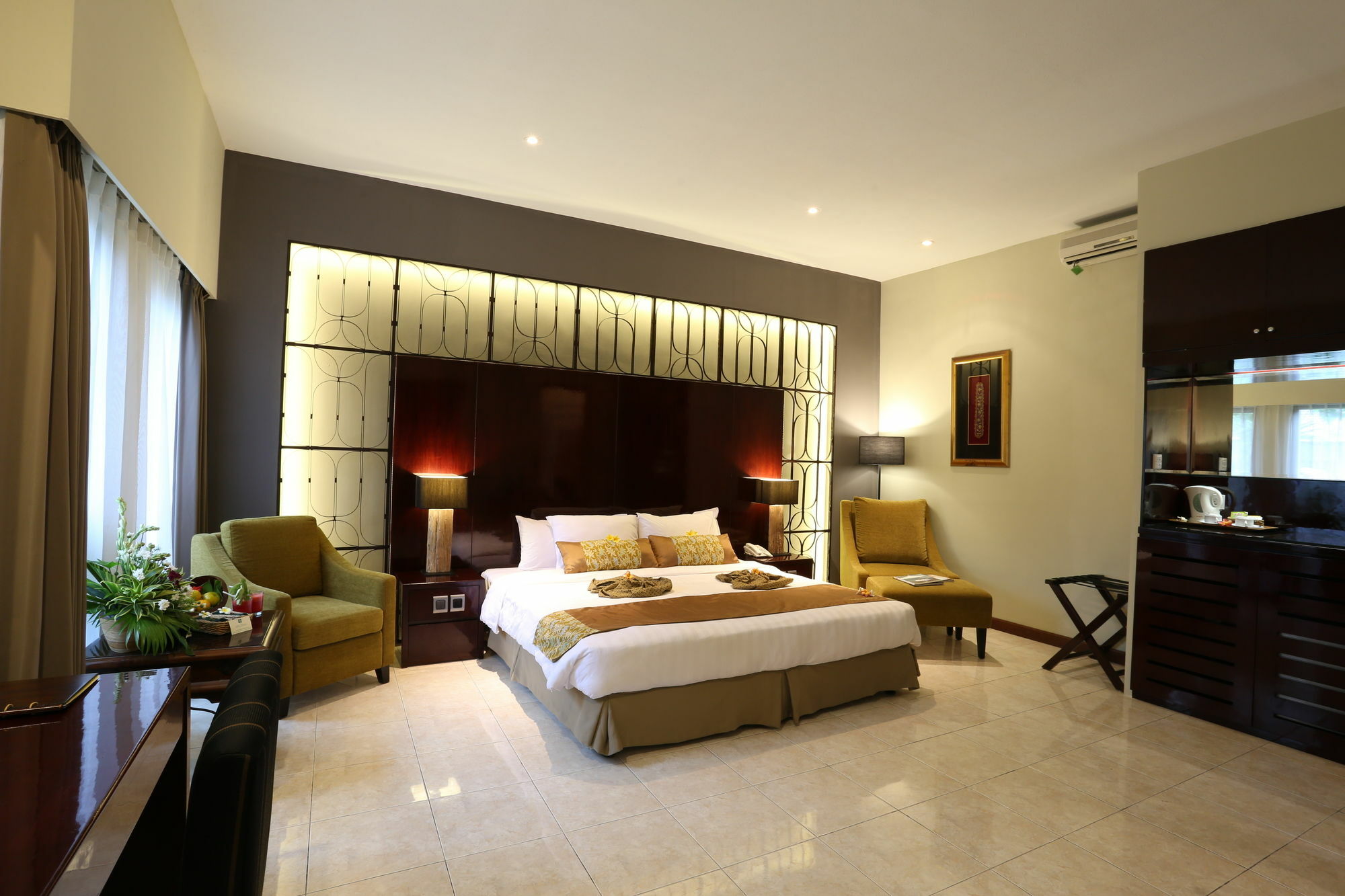 The Cakra Hotel Denpasar Extérieur photo