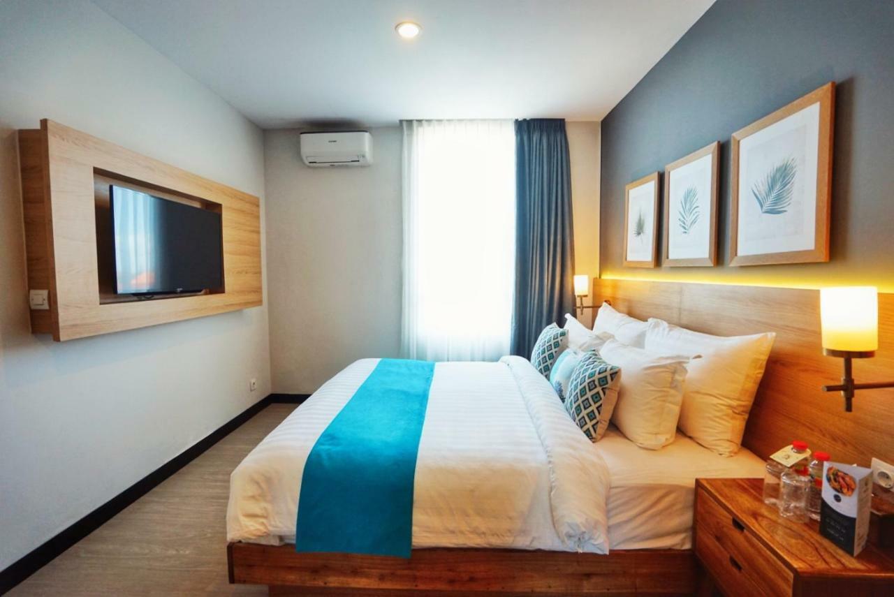 The Cakra Hotel Denpasar Extérieur photo
